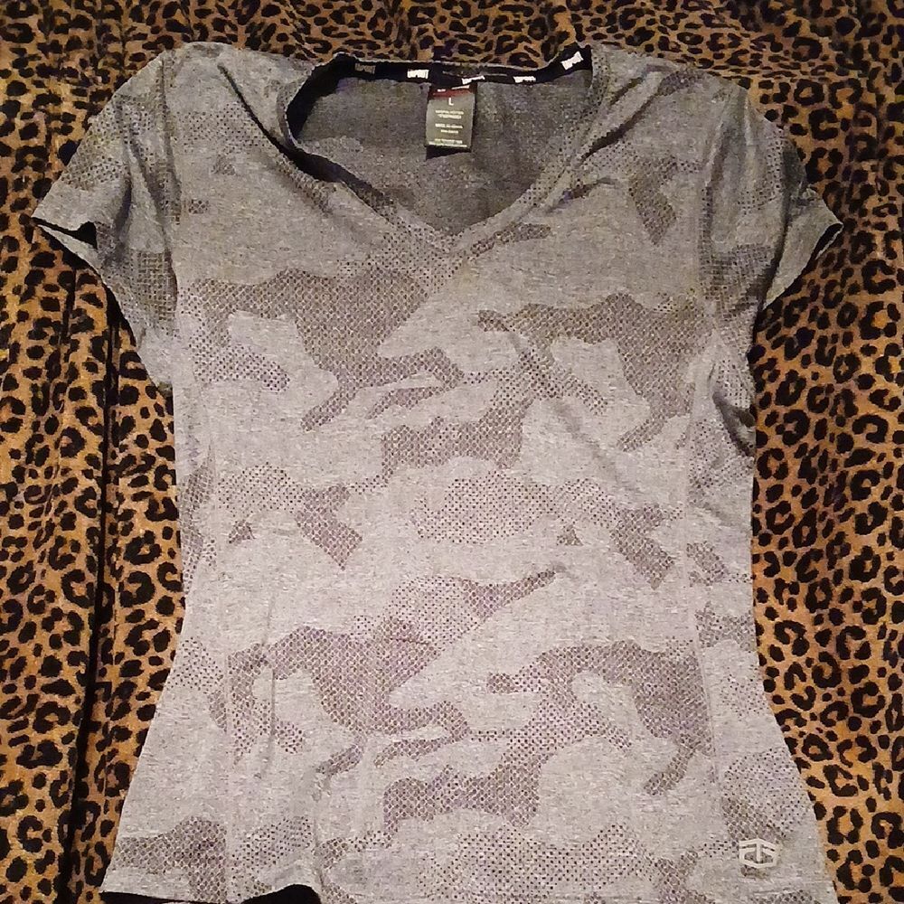 Tapout Official Merchandise Short Sleeve Poly/Spandex Blend Top Womens Size LG
